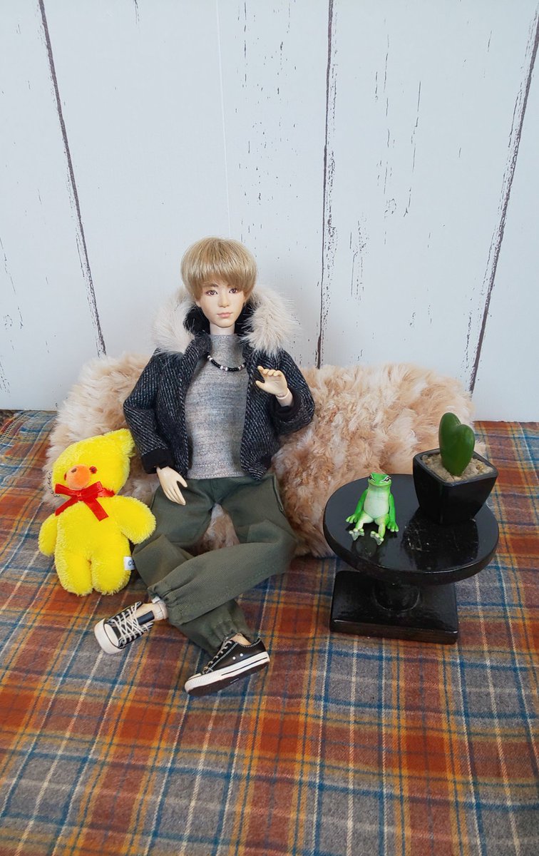 btsjk319's tweet photo. おはようございます❗️
DAISOのフェイクファーフードに縫ったら豪華になりました☺️
パンツは着なくなった上着で作ったよ~
#BTSdoll
#ハンドメイド
#Matteldoll https://t.co/HLaJzGSCKE