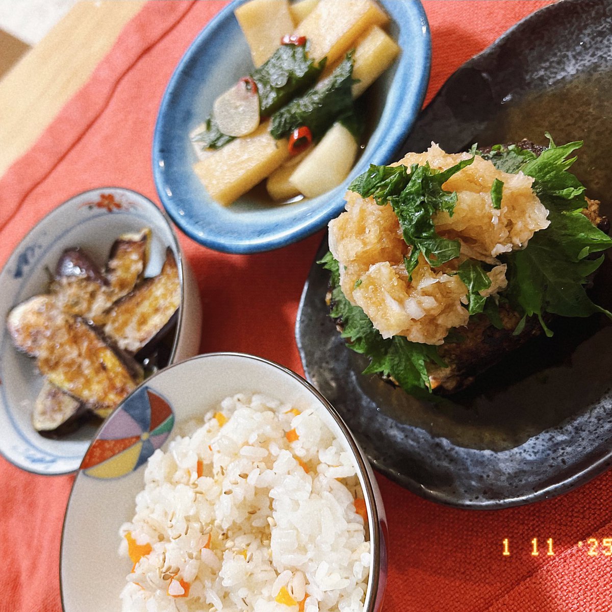 sally_amaki's tweet image. 😋今朝も作ったよ〜🍽️♪
和風ハンバーグ✨
大根のシソ巻き漬物✨
茄子の焼き浸し✨
🕺🏻✨大根の漬物が大好きなお店で食べた味ほぼそのまま再現できた❤︎嬉しい❤︎
Putting a ring on my own finger ✨💃🏻