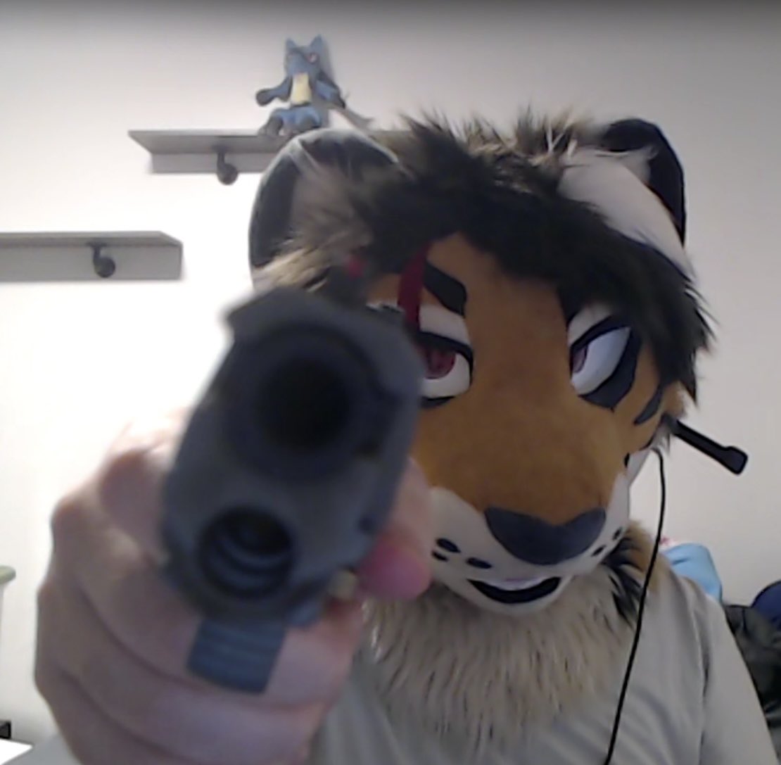 SmokeAndStripes's tweet photo. Pull up

#FursuitFriday https://t.co/j3yFmievkD