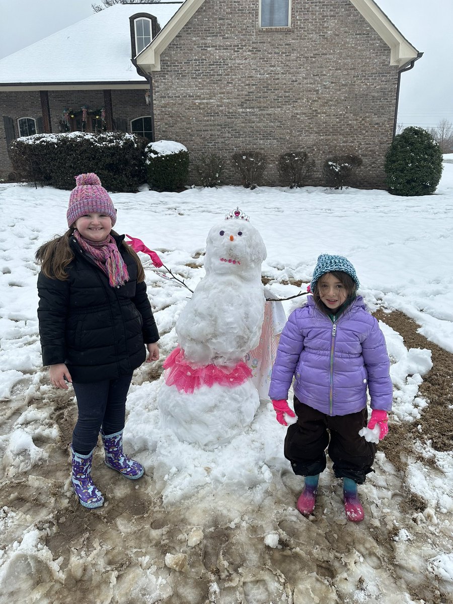 psaylors13's tweet photo. @WTVAWeather Emma and Zora Kay in Saltillo https://t.co/9tazng4sUf