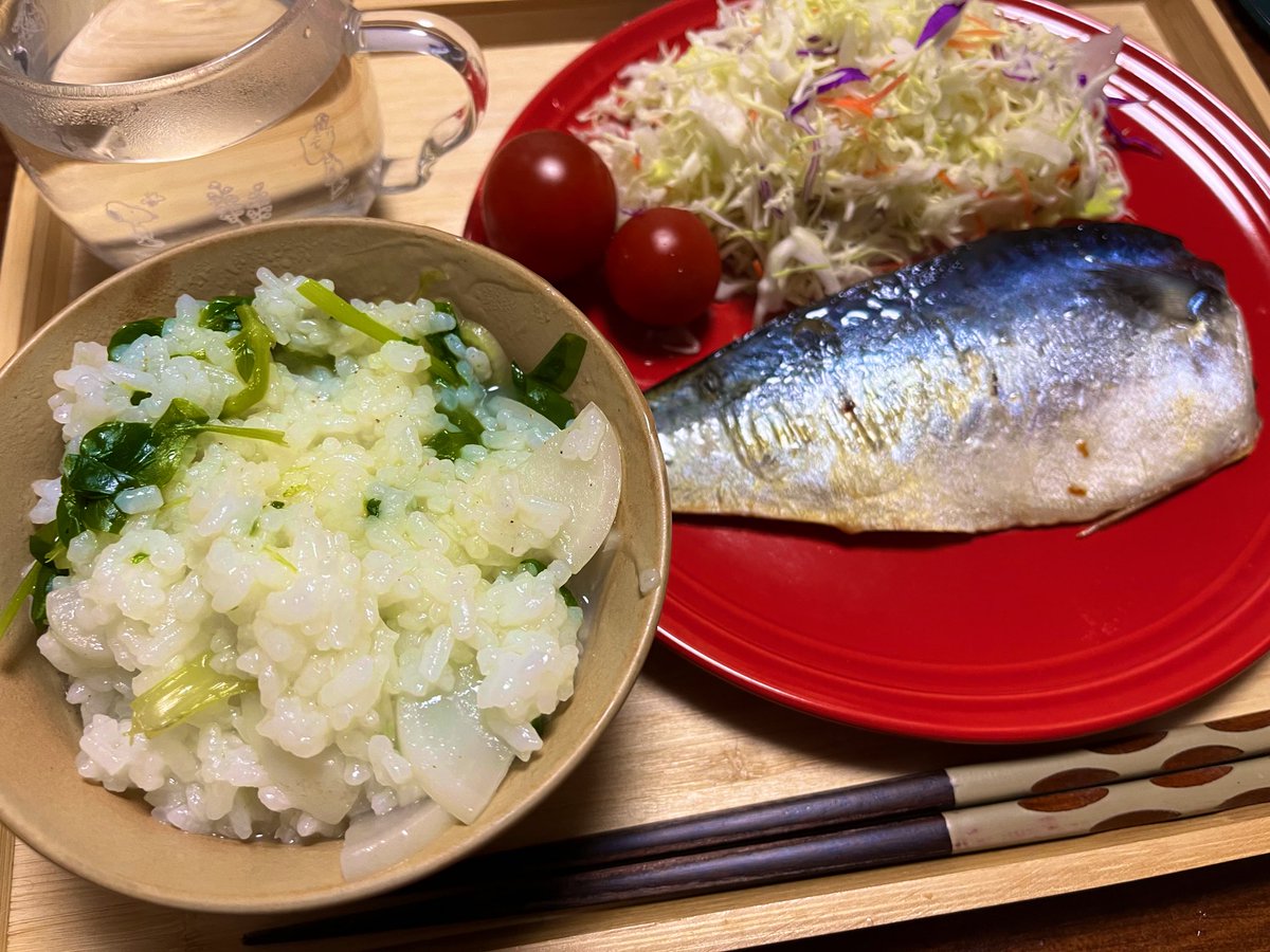 tsuki0072's tweet photo. 今更ですが…先日食べた七草粥。
初めて作った！🎍

お正月すこ〜し増量した気がするので、これから食生活と運動に気をつけようかな。🏃‍♂️

今年もマイペースにおうちご飯頑張ります。🍴

＃おうちごはん𓎩𓌉  #おうちごはん  #七草粥
#お正月 https://t.co/cTzKMkJV6n