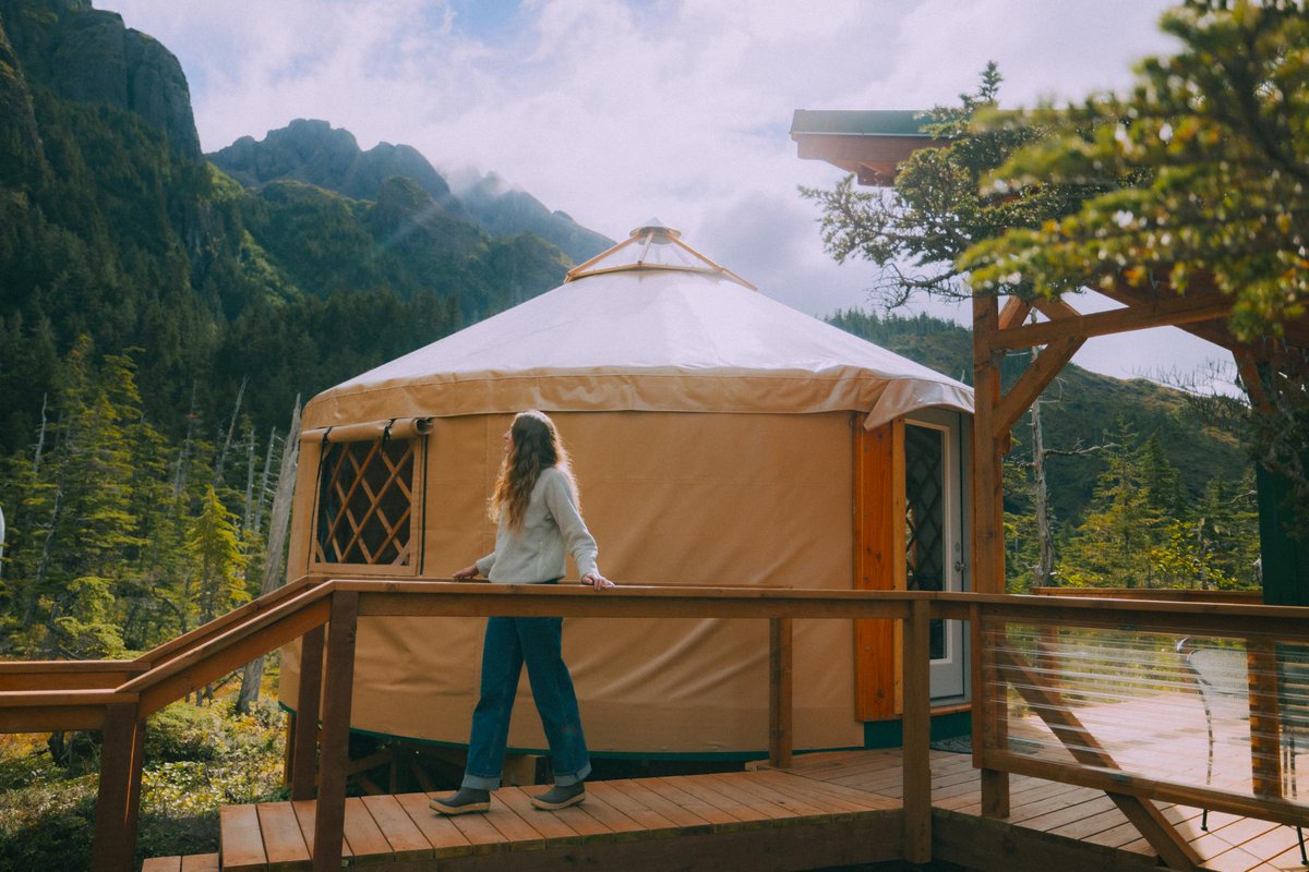 Client win for @travelalaska! 🏆 

Their recent partnership with content creator Dani Lister to promote road trip travel through Interior and Southcentral Alaska landed 1.5 impressions and $1.1 million in earned media value through Dani's stunning imagery and storytelling! 🤯