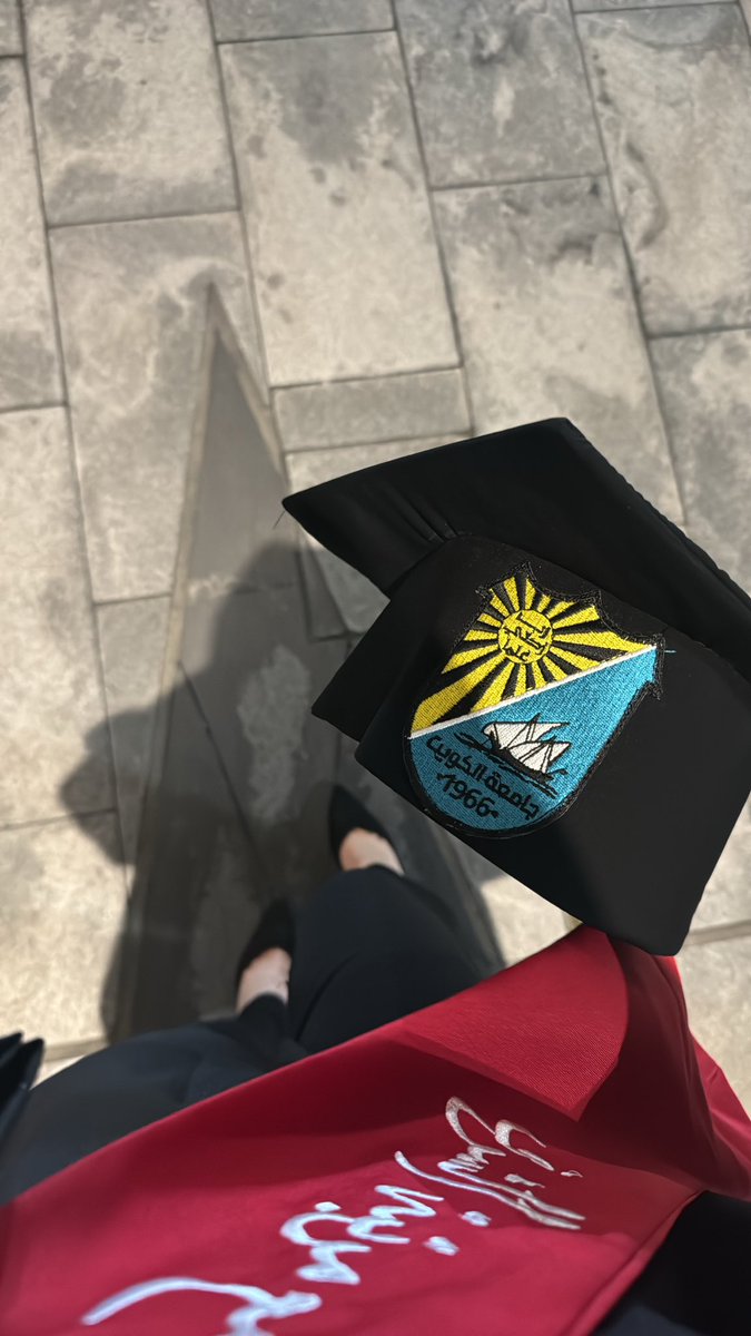ssiiv_'s tweet photo. I did it🎓 https://t.co/dOxMJ8y4fb