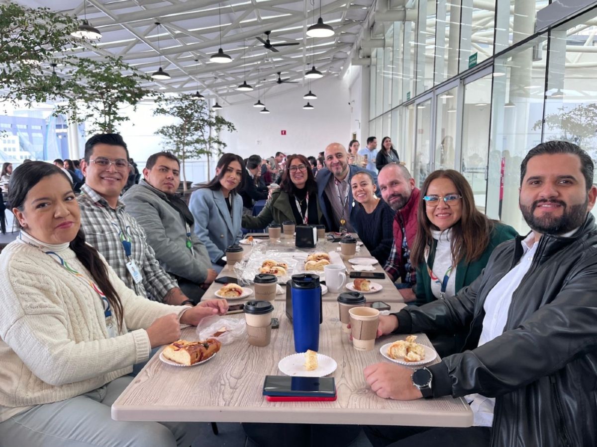 InfochannelMX's tweet image. #Galería | @CompuSoluciones y #DahuaTechnology @DahuaHQ parten la tradicional #RoscadeReyes.

Compartimos las imágenes: