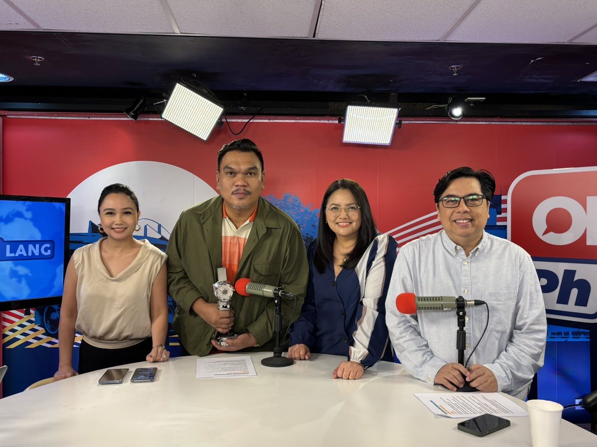 LOOK: Si Nestor Abrogena, ang talented na Production Designer ng The Kingdom, ay nakakwentuhan nina Jove Francisco, Chiqui Vergel, at Maricel Halili.

Dahil sa husay niya, nanalo ang #TheKingdom ng #MMFF50 Best Production Design award!

#SaTotooLang