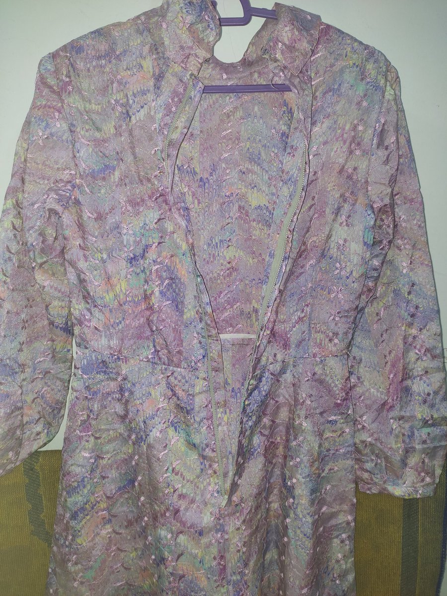 Asyayang99's tweet image. Anyone pakai dress size S or XS?

Nk let go this dress for RM12 Inc postage. X pernah pakai sebb x lepas zip 😭

Sulam penuh atas bawah sampai ke lengan. Sumpah cantik. Tapi sayang Asya x muat 😭

#prelove #prelovedress