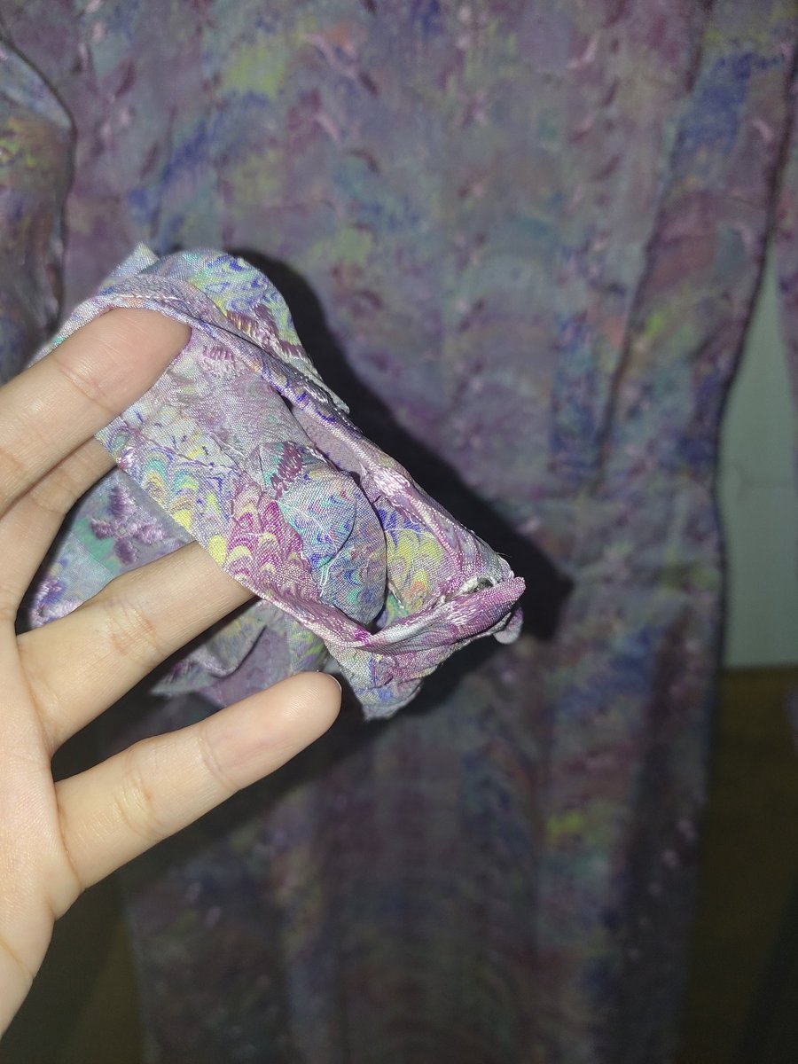 Asyayang99's tweet image. Anyone pakai dress size S or XS?

Nk let go this dress for RM12 Inc postage. X pernah pakai sebb x lepas zip 😭

Sulam penuh atas bawah sampai ke lengan. Sumpah cantik. Tapi sayang Asya x muat 😭

#prelove #prelovedress