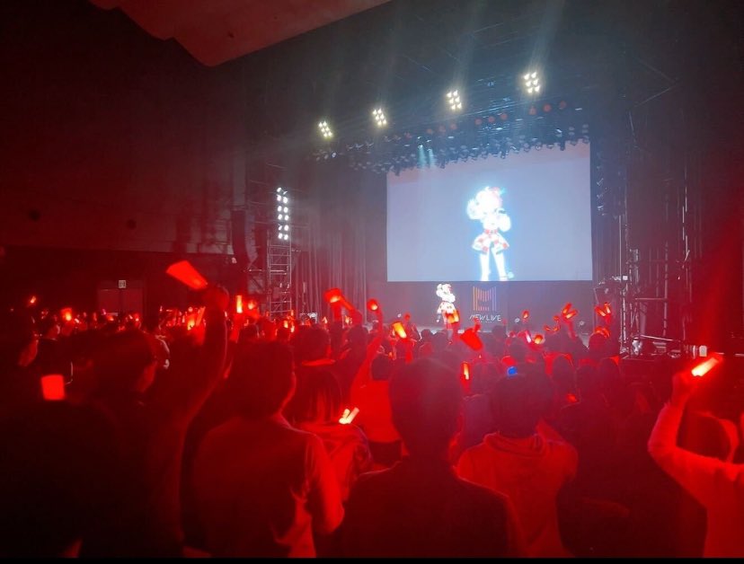 昨夜の『新春みゅ～らいぶ2025 ～デミカツ！電音部！お年玉争奪戦！』のバーチャルシンクロライブ
熊乃ベアトリーチェ×２の圧巻のステージいかがでしたでしょうか？ 

リアルとバーチャルが共創する時代の幕開けです

今後もバンダイナムコ研究所はワクワクする仕掛けを用意していますのでお楽しみに！