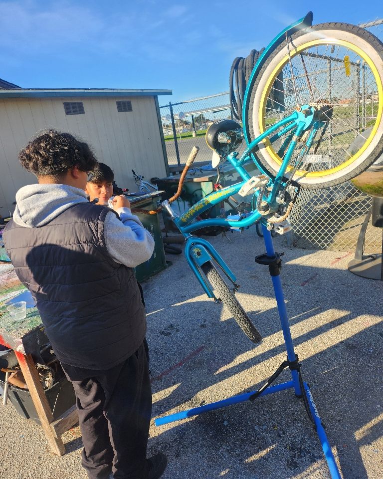 Another great week of even greater projects at the Salinas Community Science Workshop!!! 🧪🧪🧪🪛🪛🪛🪚🪚🪚🔧🔧🔧🔨🔨🔨
 #AlisalStrong
#AlisalFuerte
#SalinasValley
#LovingSalinas
#Science 
#STEM
#LearnByDoing
#ToolsinHands
