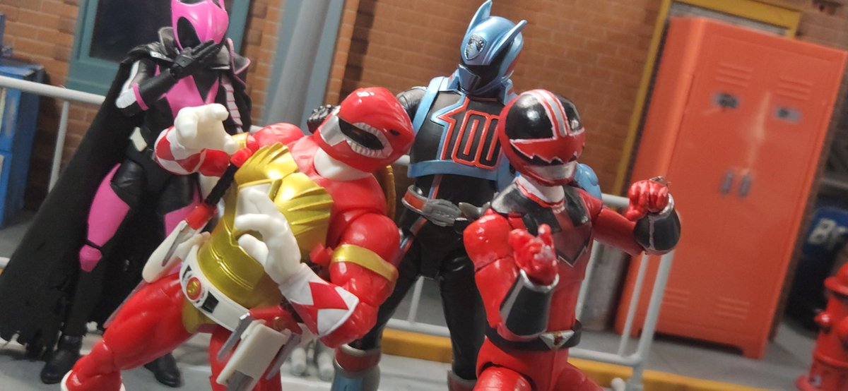 XombieZach's tweet photo. Just a few quick shots while I'm working on some other ideas. Just because I quit IG,doesn't mean I quit taking pics.
#powerrangers
#quantumranger
#shadowranger
#rangerslayer
#teenagemutantninjaturtles
#tmnt
#toyphotography https://t.co/pQJOHKJFT2