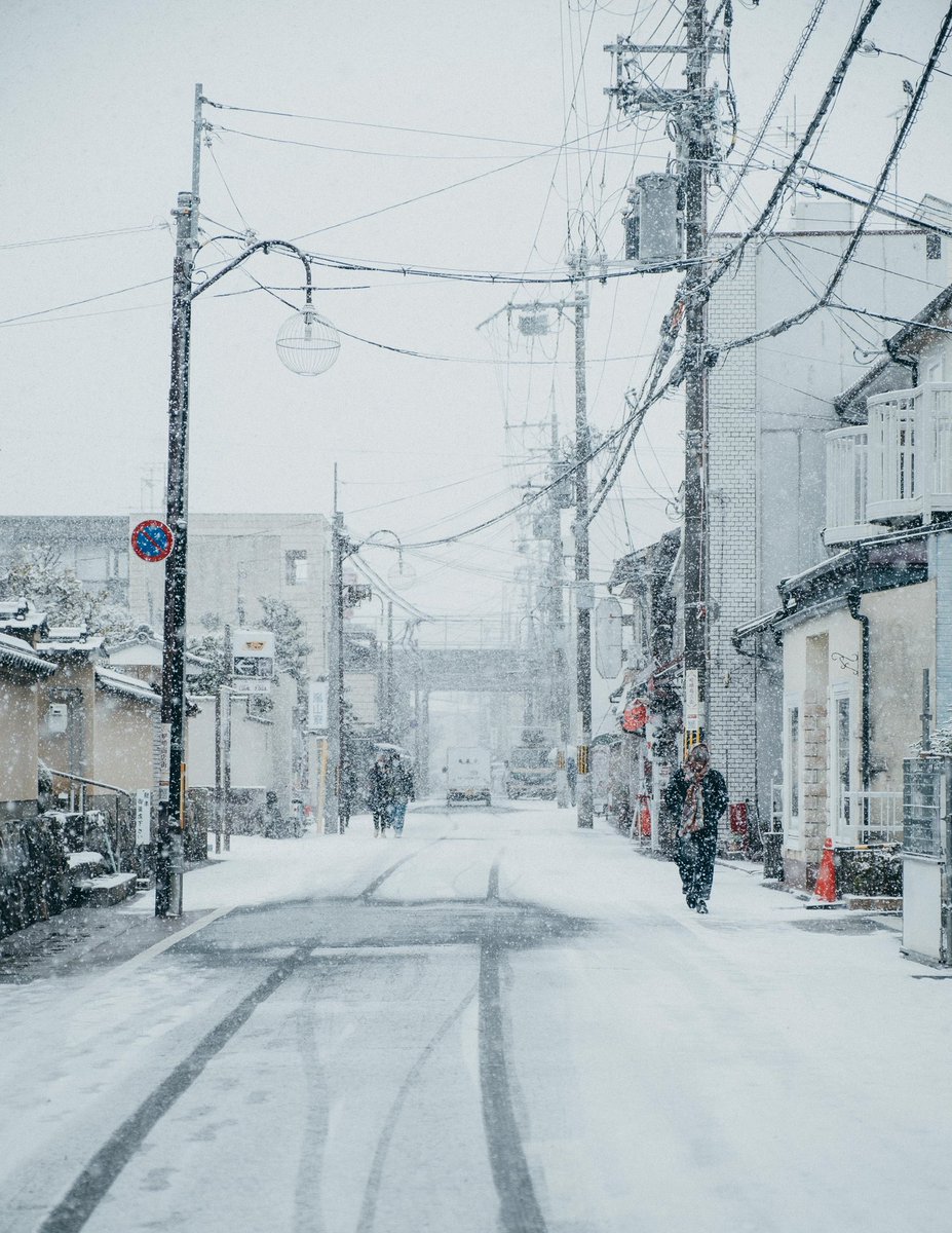 riki_shinagawa's tweet photo. 昨日の雪の嵐山。本当に降るのか降らないのかギリギリまでわからない」というドキドキ感が、京都の雪の面白いポイント。 https://t.co/m1SJg9MRLA