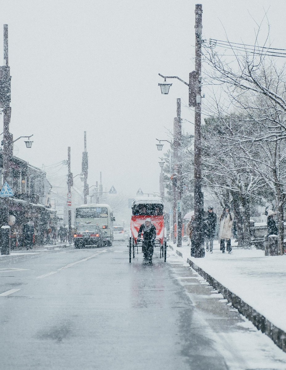 riki_shinagawa's tweet photo. 昨日の雪の嵐山。本当に降るのか降らないのかギリギリまでわからない」というドキドキ感が、京都の雪の面白いポイント。 https://t.co/m1SJg9MRLA