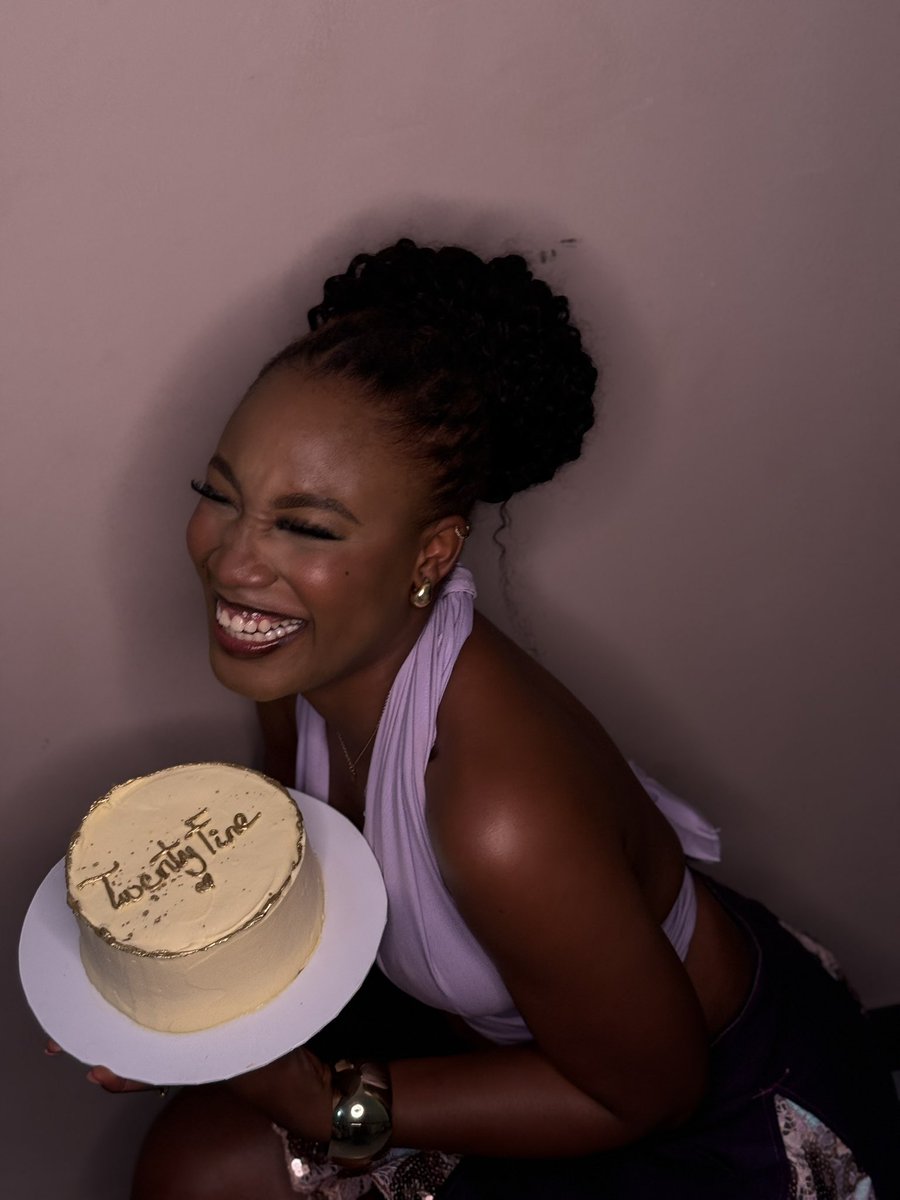 debbyakobs's tweet photo. It’s my cake day 🥳🥳 https://t.co/IF7Ziu5bOA
