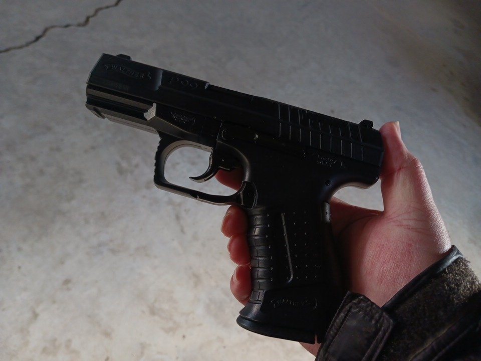 oE54sujrwqnGbx4's tweet image. 朝活ﾊﾟﾝﾊﾟﾝ☺️
ウマなんたらってメーカーのP99(18禁エアコキ)質感はボチボチ。スライドは好みで塗ったんだけどまあ悪くない。コッキングが激重&amp;amp;スライドの形状的に引きにくいけどまあまあお気に入り。5㍍くらいならまず当たる。
#エアコキ
#P99