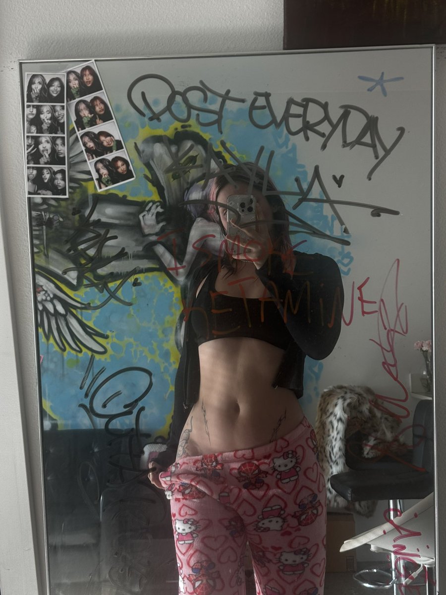 Chloeslayover's tweet photo. Time to let this hello kitty brat financially ruin you 🥱 https://t.co/ICMD7r71CV