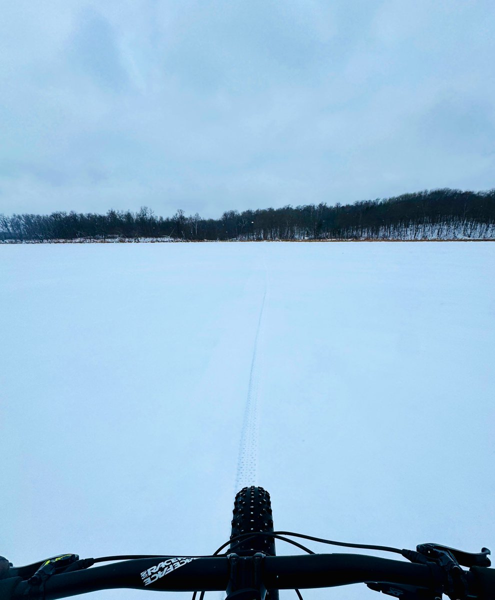 Dusting of new snow. Twin Lakes singletrack loop groomed today. Remainder of FatLagChilada loop dusting new snow /rider packed on top of rock solid level base. Great weekend of riding on tap!