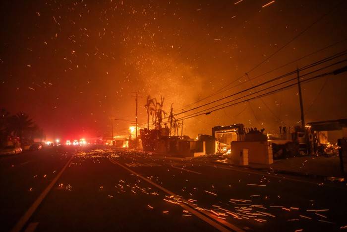 UrgentFury's tweet image. Tens of thousands of people have already been forced to evacuate their homes, and the danger isn't over yet.

Hurricane-force winds are fueling these fast-moving blazes, making it incredibly challenging for firefighters to contain them.

Our dedicated disaster responders are on