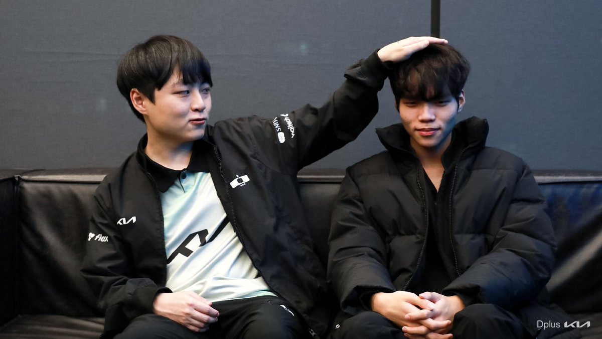 DplusKia's tweet photo. 🥇대황미드 우승

"아직 멀었다 시우야"

#DplusKIA #2025Season1 https://t.co/BoCiL89W3e