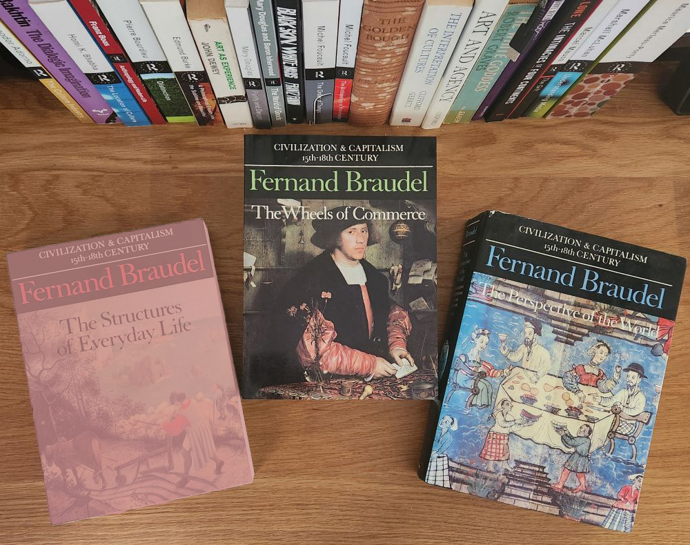 One volume of Braudel down!📖🎉

Pleasantly surprised to see so much focus on China (albeit relying on 17th- &amp; 18th-century European sources, with no citation of Needham?!)

A little dated but the ideas of "material civilisation" and the longue durée remain so enduringly resonant