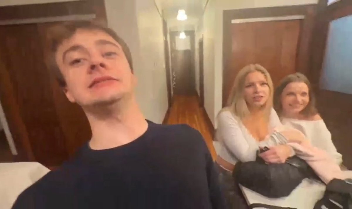 "Moski":

Porque todo un país está alentando por él.