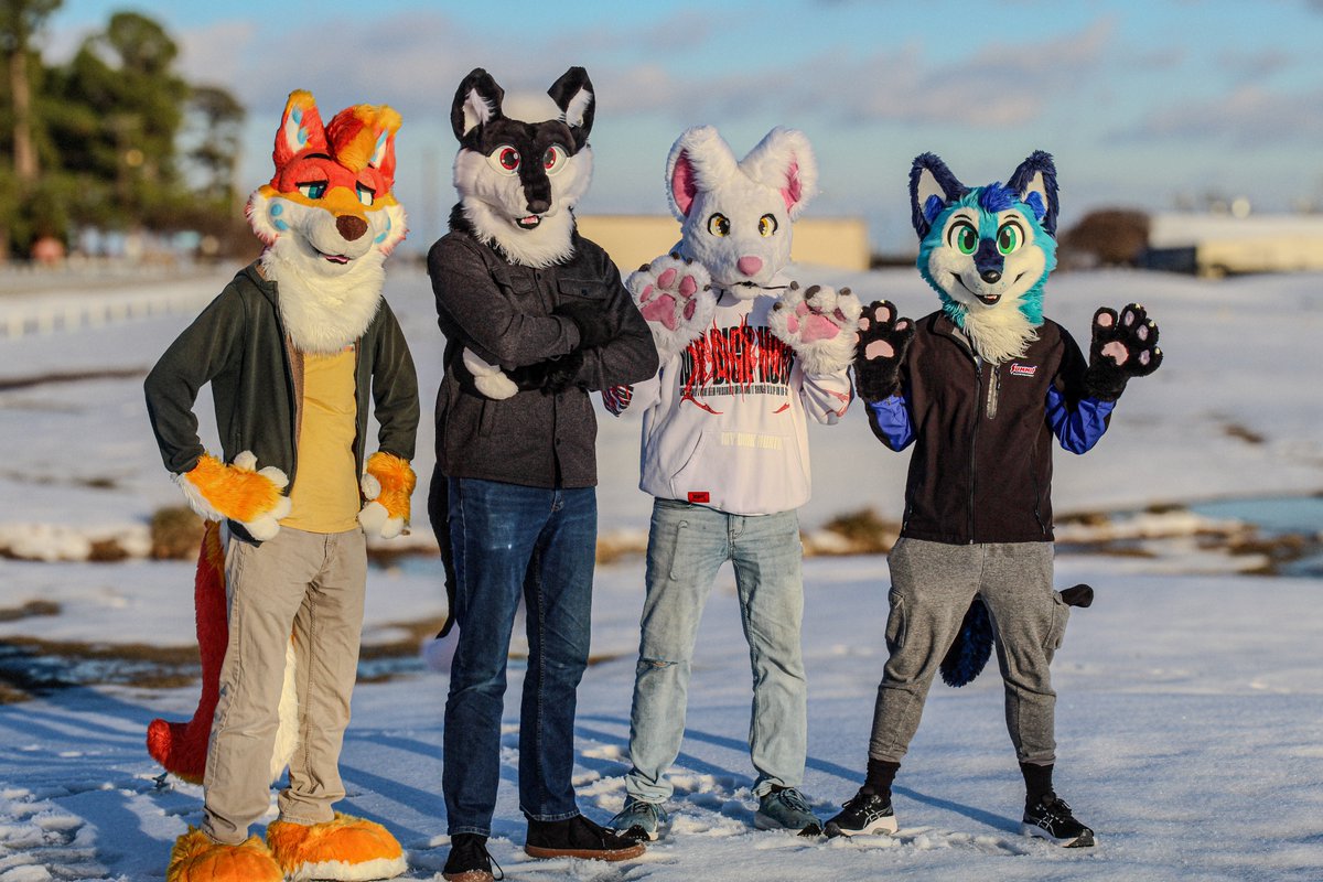 I swear this is White Sands 🦊

🦊🐺: <a href="/AllenTheWolf/">Allen</a> 
🐺 : <a href="/MrMultiplex/">Mr. Multiplex</a> 
🐶 : <a href="/Zwoop3/">Zwoop!</a> 
🦊🔵 : WOAH NO WAY ITS ME