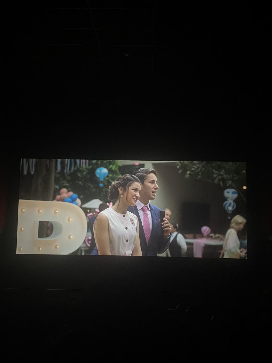 Hoy fui a ver “una pequeña confusion” con mi novio y real que hace mucho no me reía al ver una película. 
Estoy muy orgullosa de Juanpa el ver como ha crecido y su actuación me quede sin palabras. Love you 🥹🤍 <a href="/JuanpaZurita/">JUANPA ZURITA 🇲🇽</a>