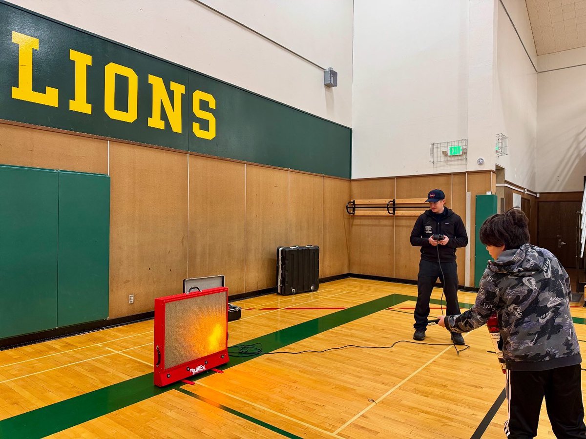 NLTahoeFire's tweet image. Fire extinguisher training with our friends today at Incline Middle School! 

#FireSafety
#FireExtinguisherTraining
#nltfpd