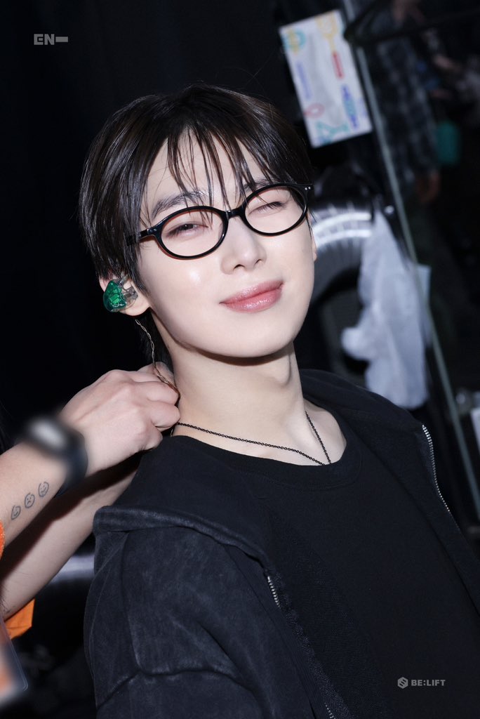 ENHYPEN's tweet photo. [🎞️#ENroll]
ENHYPEN BACKSTAGE PHOTO
@ WORLD TOUR 'WALK THE LINE' in FUKUOKA_241228~29

#ENHYPEN #엔하이픈
#EN_WALKTHELINE
#EN_WORLDTOUR_WALKTHELINE
#WALKTHELINE_IN_JAPAN https://t.co/fEUHZuvJgF