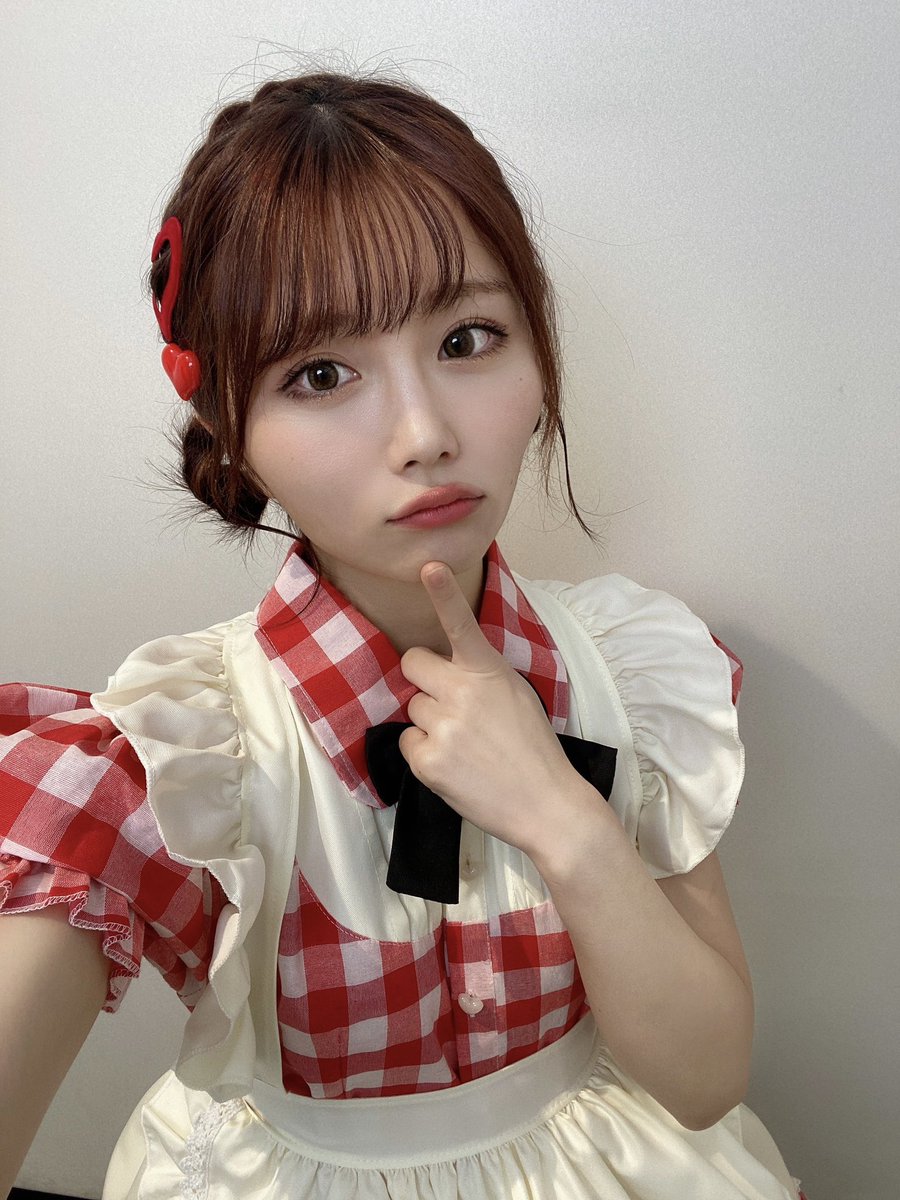 秋吉優花 生写真 コップのフチに座ってそうな(?) バレンタイン生写真です💌💘 溶かして