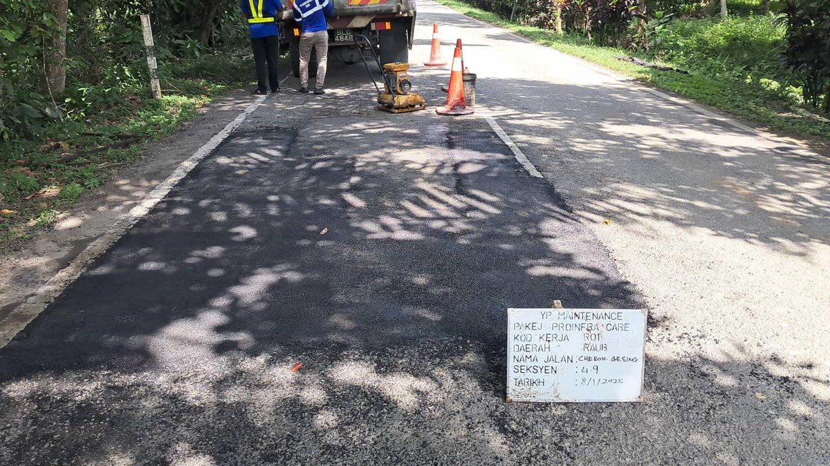 8 Januari 2024 - #RAUB

Jalan Cheroh Ke Gesing   
Seksyen 0.00  

Kerja-kerja #RO1 Pothole Patching telah dijalankan di lokasi terbabit      

#ypmcare 
#ypmsb