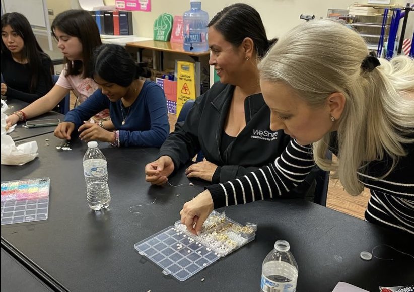 Ignite_YLP's tweet photo. Shoutout to our UHSM colleagues Danielle &amp; Stacey for hosting our first Ladies empowerment night back since June!  Our Ignite ladies made bracelets and necklaces while having scripture around the jewelry they were making. @weshare_by_uhsm @kidworks #Ladiesempowerment #ladiesnight https://t.co/W8LgnGUTIw