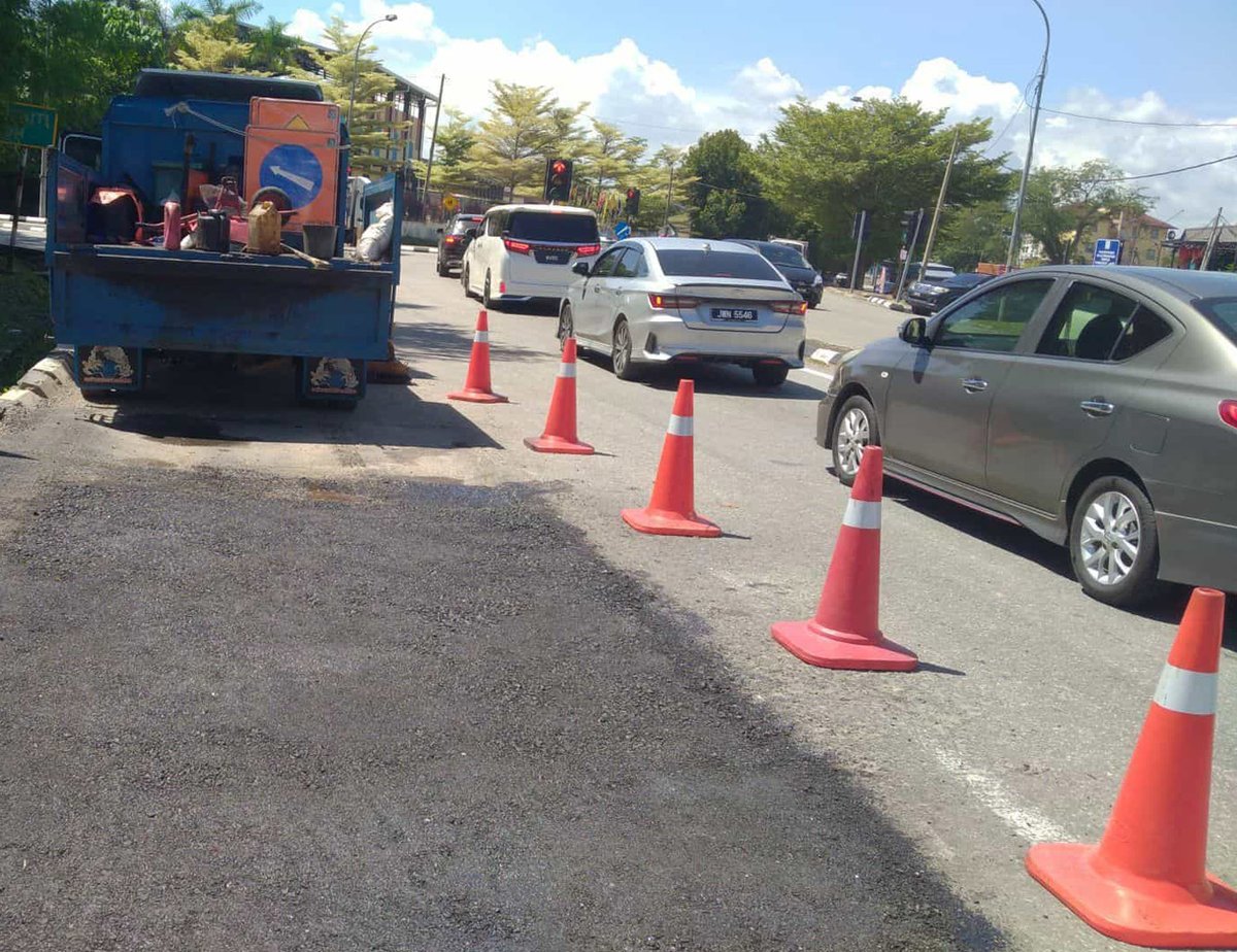 8 Januari 2024 - #TEMERLOH

PERSIMPANGAN SMK MENTAKAB, JALAN PERKELILING    
Seksyen 0.20  

Kerja-kerja #RO1 Pothole Patching telah dijalankan di lokasi terbabit        

#ypmcare
#ypmsb