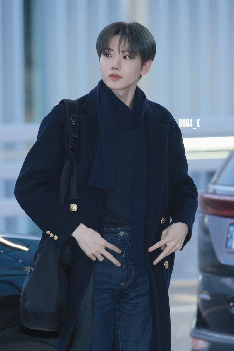 ドアップの美少女餅で喜んでたら男すぎる手が付いてて意味がわからないとりあえず地球3周くらいしてくるね