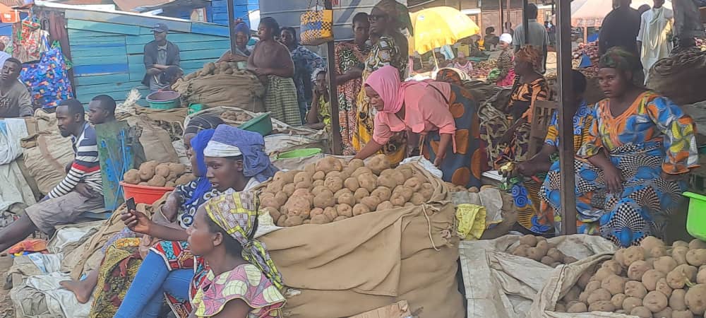 Ubuyobozi bwa <a href="/UrumuriTalent_C/">URUMURI TALENT CENTER</a> bwatangije umwaka w'ubwizigame bwa 2025  bushimira ,buhemba abanyamuryango bitwaye neza bakabyaza umusaru amafaranga baganye muri gahunda y'igiceri program UTC yatangije igamije gutoza abanyarwana umuco kuzigama bahereye kumafaranga make