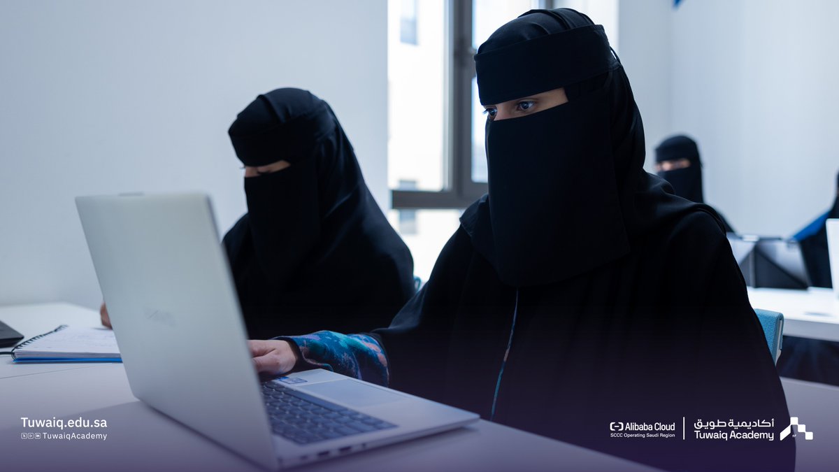 TuwaiqAcademy's tweet photo. لقطات من برنامج "الحوسبة السحابية والذكاء الاصطناعي" ضمن المعسكرات والبرامج القائمة بمقر #أكاديمية_طويق https://t.co/GbNYJwQ3eL