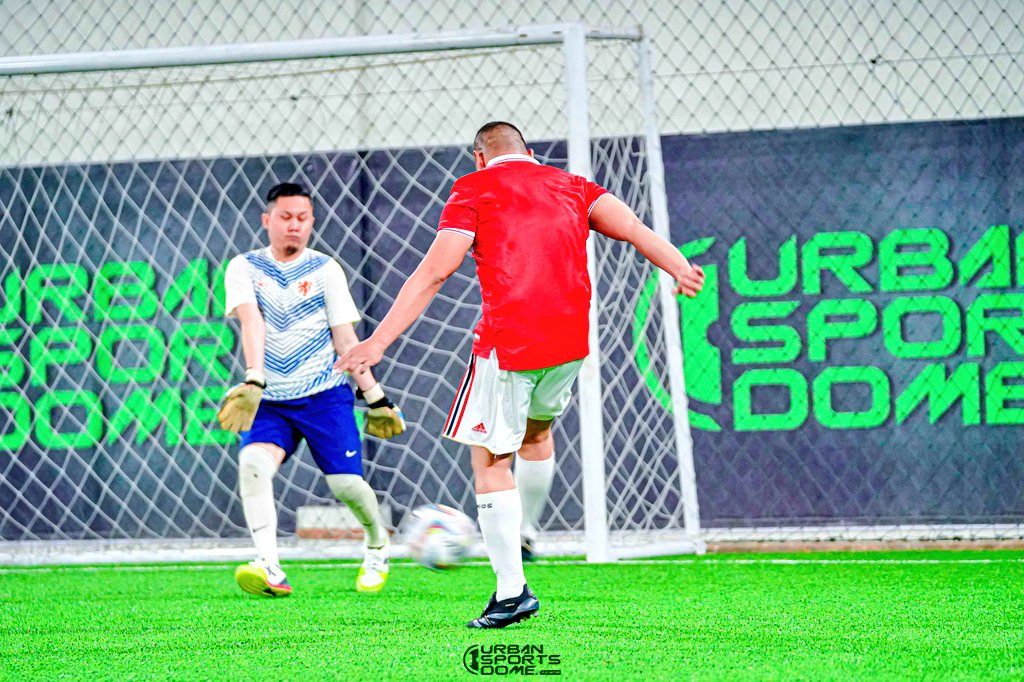 Duel ceria awal tahun 😁

<a href="/panjiraden/">Panji Suryono</a> <a href="/Adriantega/">Adrian</a> <a href="/wisnusuryapr/">BapakKucing</a> <a href="/de_templar/">Bayu Mahendro</a>

#HS8 #NewNormalFC #MiniSoccer #MiniFootball