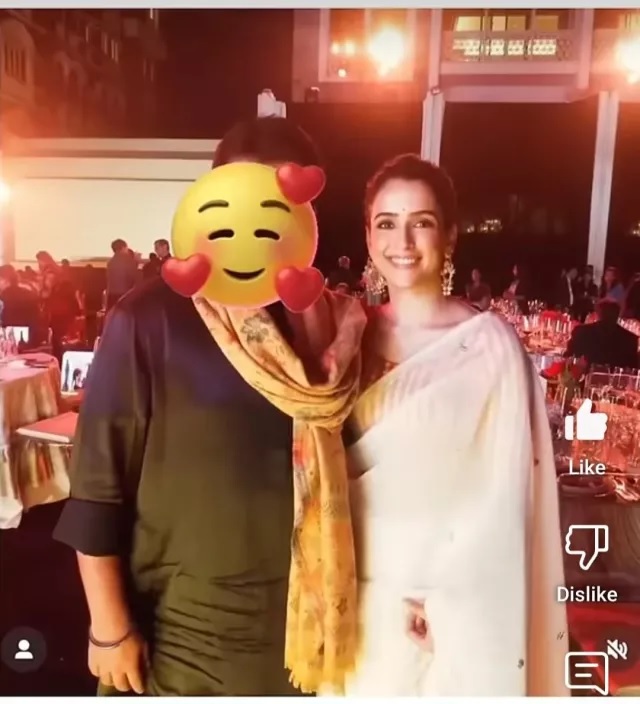 Onlinetadka's tweet image. &apos;दंगल गर्ल&apos; की लाइफ में प्यारी की एंट्री: ऋषभ रिखीराम शर्मा को डेट कर रही हैं सान्या मल्होत्रा! तस्वीरें हुईं वायरल
 #SanyaMalhotra #RishabRikhiramSharma #SitaristRishabRikhiramSharma #SanyaMalhotraDating #BollywoodNews