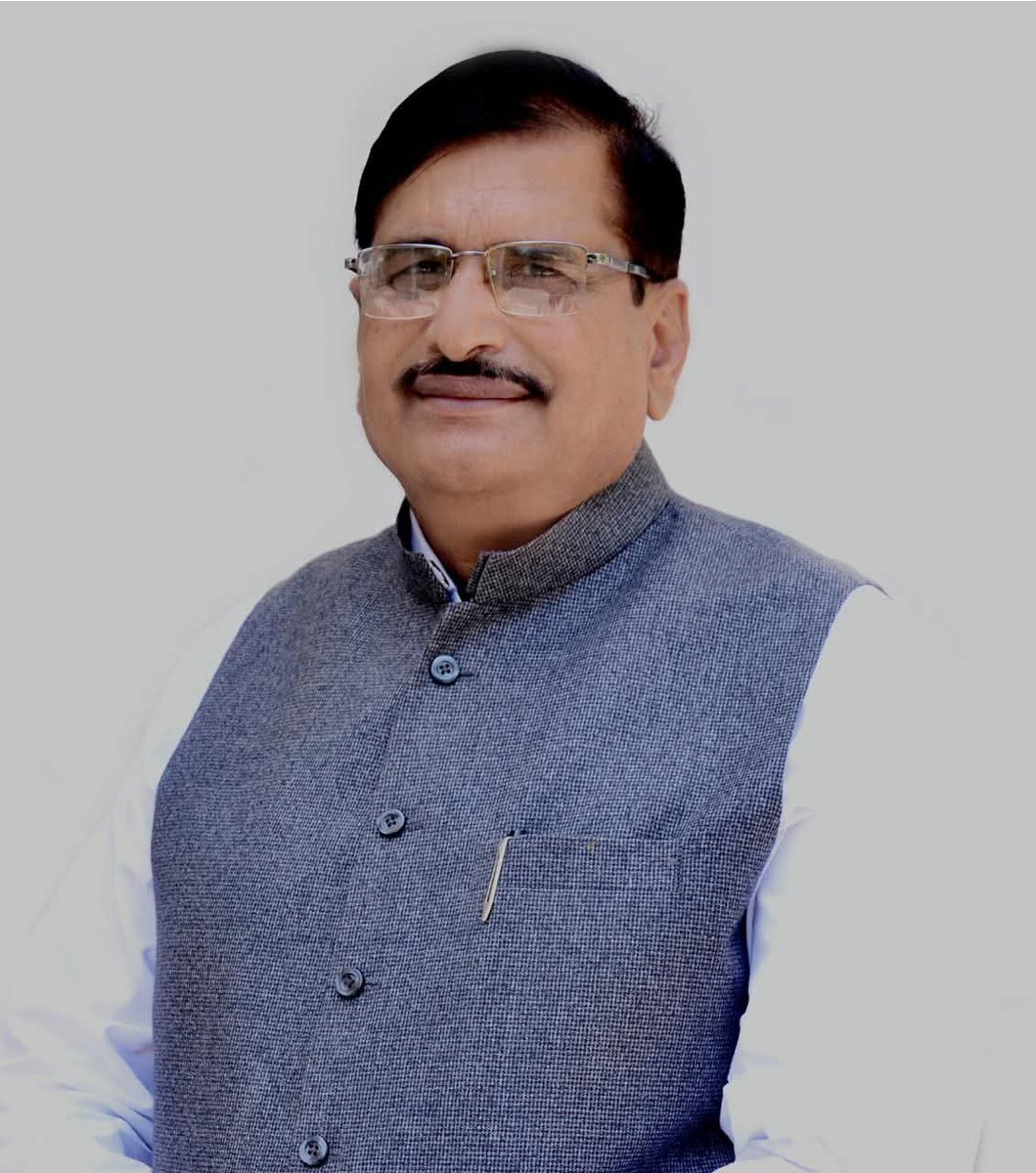 Advocate Sanjeev Yadav (@sanjeevyadavadv) on Twitter photo अत्यंत दुखद!
श्रद्धेय नेताजी के अनुज श्री राजपाल यादव जी का गुरुग्राम के मेदांता अस्पताल में लंबे इलाज के बाद आज प्रात: निधन हो गया है।
अंतिम संस्कार आज दोपहर के बाद सैफ़ई में किया जाएगा।
ईश्वर उनकी आत्मा को शांति दें, भावपूर्ण श्रद्धांजलि! <a href="/MediaCellSP/">Samajwadi Party Media Cell</a> अत्यंत दुखद!
श्रद्धेय नेताजी के अनुज श्री राजपाल यादव जी का गुरुग्राम के मेदांता अस्पताल में लंबे इलाज के बाद आज प्रात: निधन हो गया है।
अंतिम संस्कार आज दोपहर के बाद सैफ़ई में किया जाएगा।
ईश्वर उनकी आत्मा को शांति दें, भावपूर्ण श्रद्धांजलि! <a href="/MediaCellSP/">Samajwadi Party Media Cell</a>
