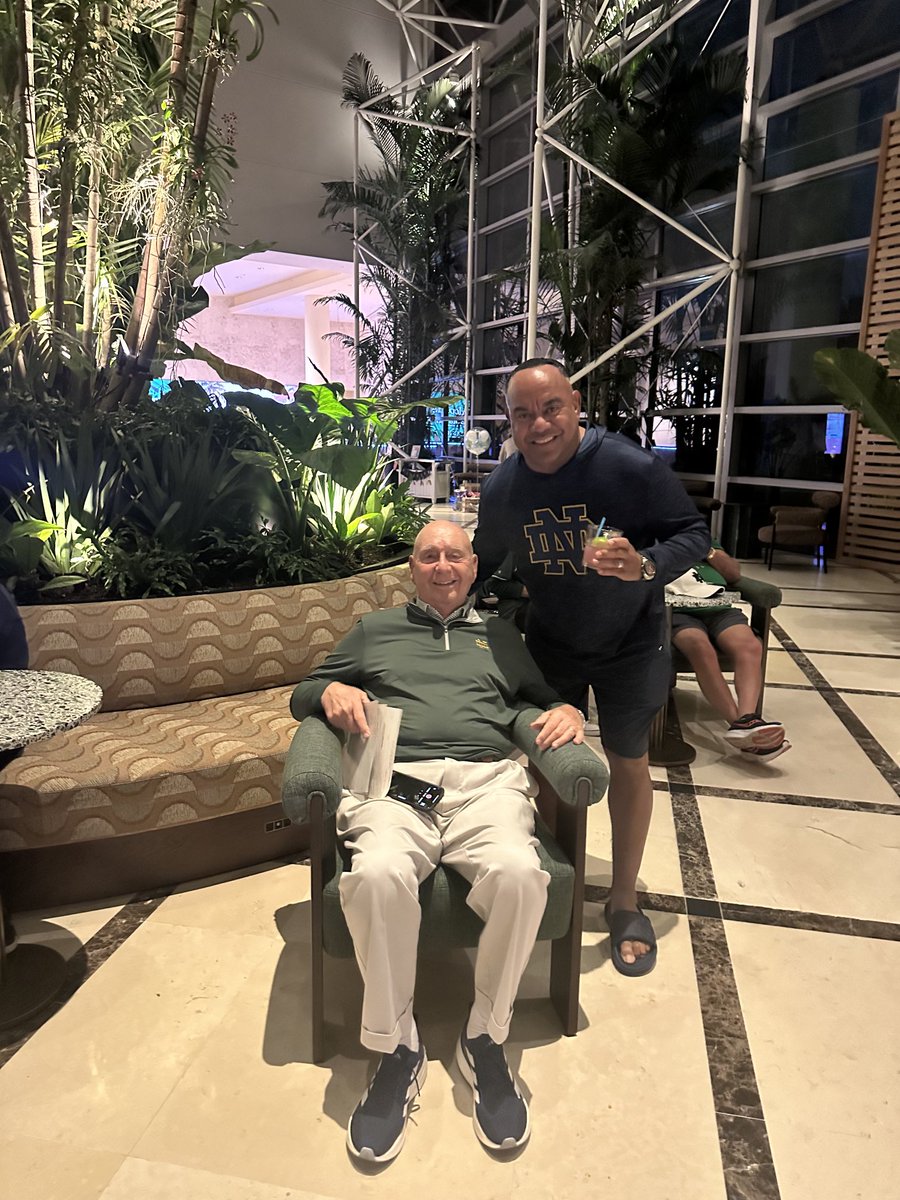 DanielHraider's tweet image. Had a chance to meet the Voice of College Basketball and a die heart Notre Dame Fan ❤️@NDFootball @BigMoBarrett @KarsonHobbs @MikeTSinger @espn