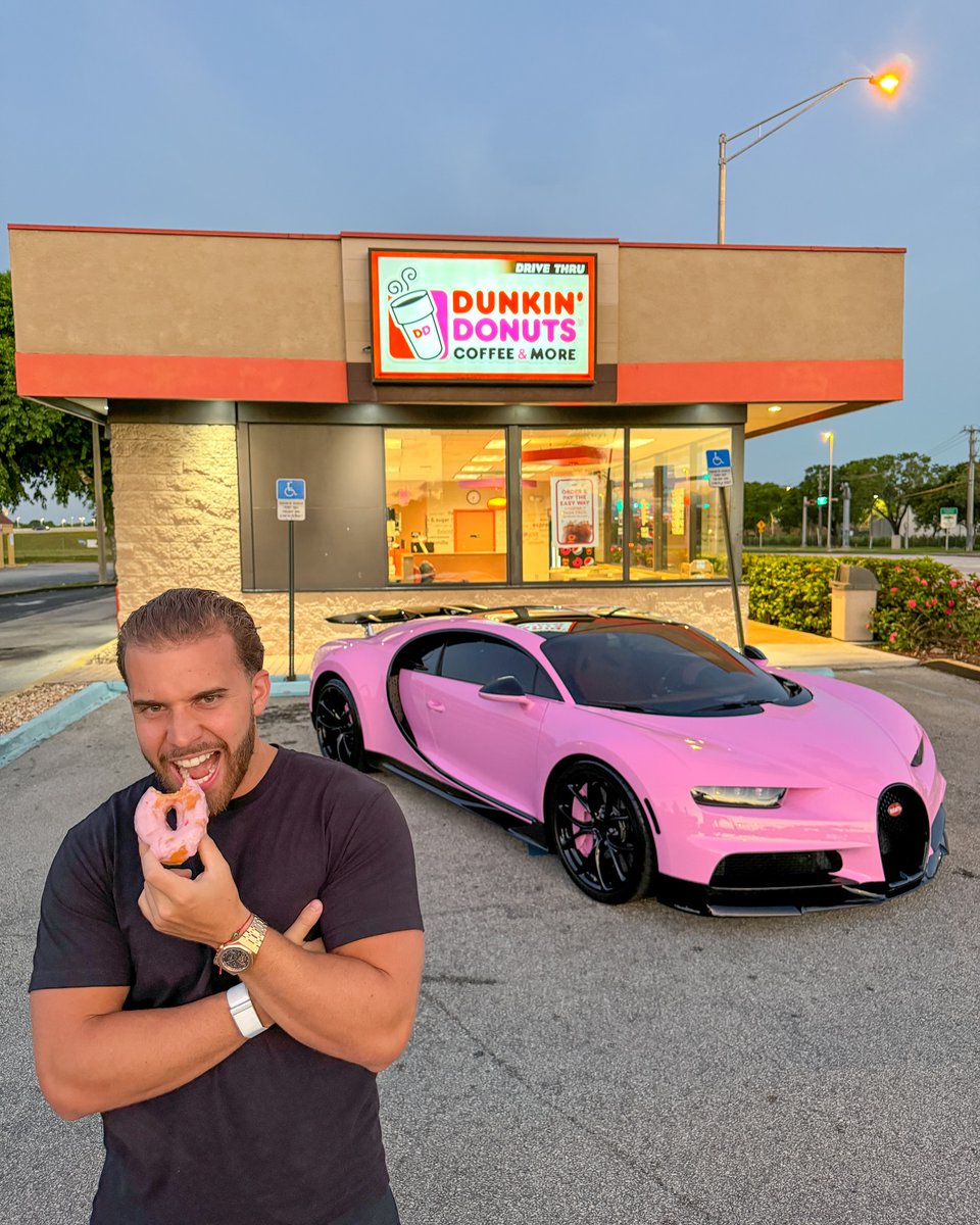 jakehaydenfx's tweet image. From working at Dunkin Donuts to now owning a Bugatti

Birthday gift to myself🎊 #bugatti #forextrading