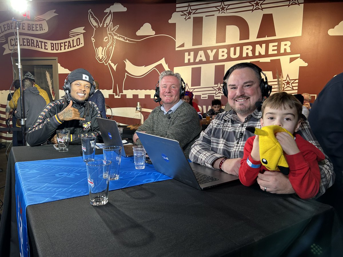 My friends are so cool! <a href="/KevC_Sports/">Kevin M. Carroll</a> <a href="/AndyYoungTV/">Andy Young</a> <a href="/SPECNews1BUF/">Spectrum News 1 BUF</a> Go Bills! ❤️💙