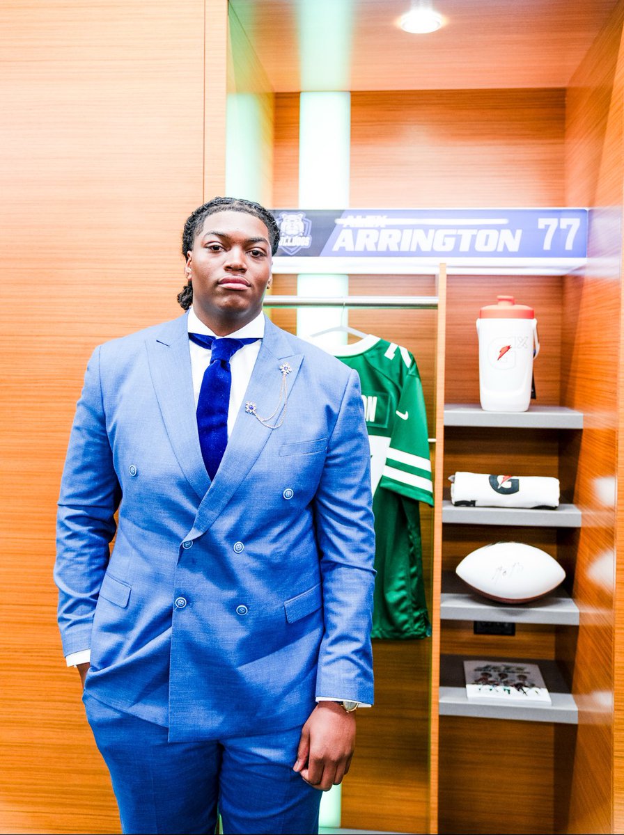 ZamirJones_'s tweet photo. Congratulations to Alex Arrington for being a finalist in the SFC Young Man of The Year Award. #GoBulldogs https://t.co/xdkrd7xadp