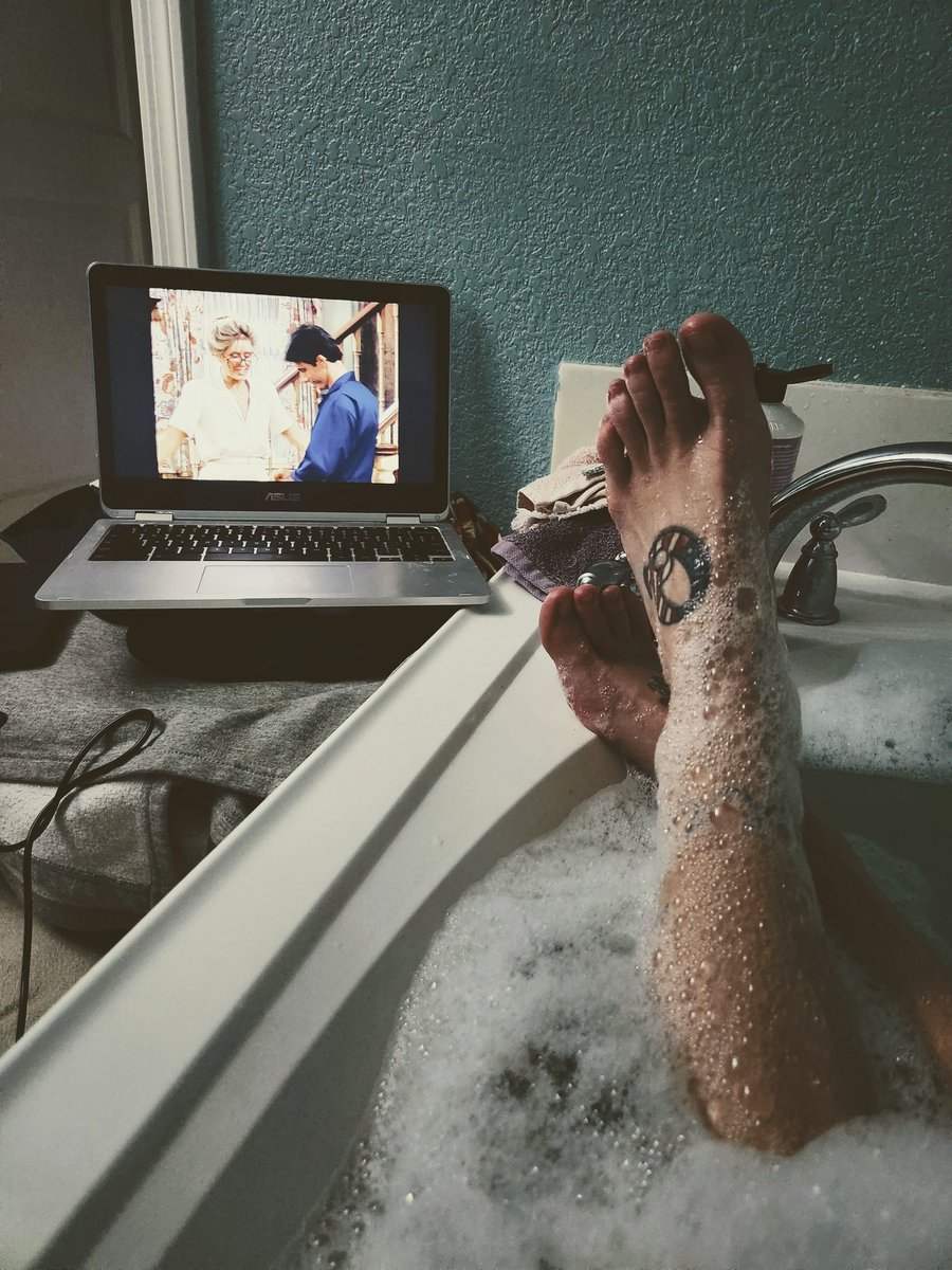 MrsMordt's tweet photo. Just a girl, a bath, and Who's the Boss..... 

😂

#relaxedgranny
#bathtime
#soakin https://t.co/2SoO0IwrJA
