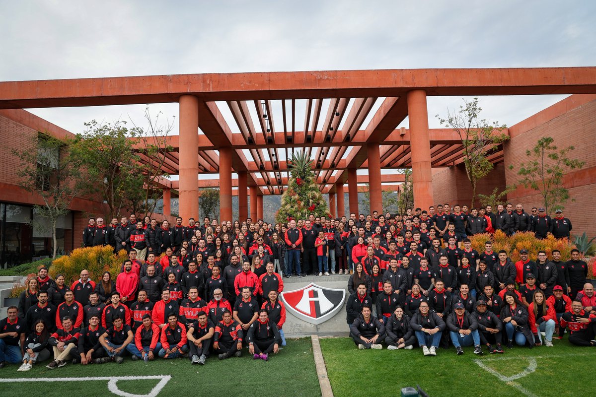 ¡TODA LA FAMILIA ROJINEGRA REUNIDA! ❤️🖤

Definiendo nuestros objetivos, trazando nuestras metas y recargando nuestra energía para seguir con este CL25 y demostrar que este es #NuestroMomento ✨