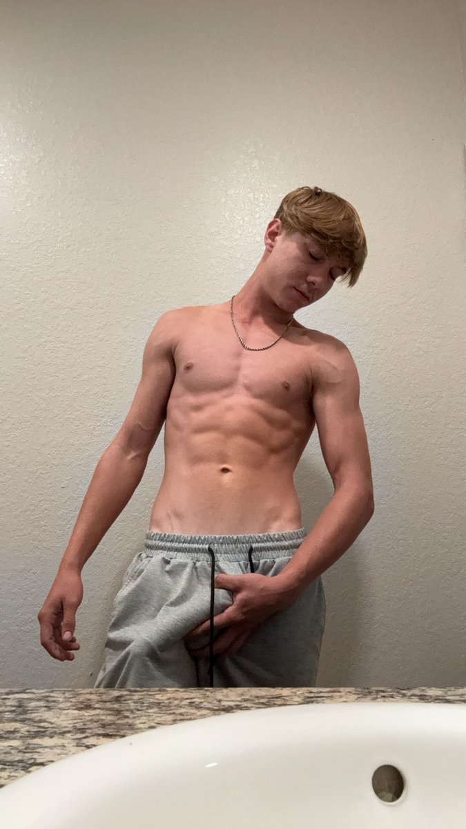 Focus on my face🌚