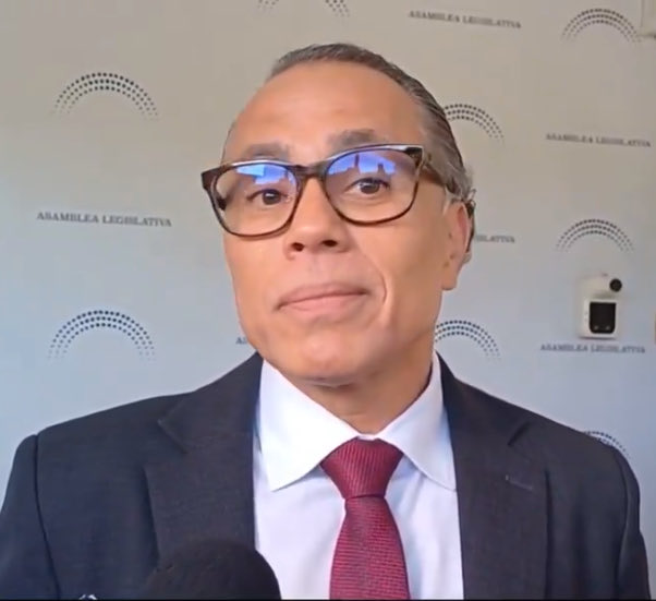 elpeposoyyo's tweet photo. A mis hijos les voy a decir que este era RuPaul. https://t.co/VupWaHKSlT
