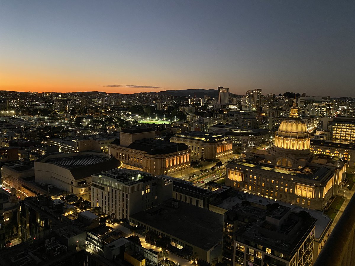 The sun sets on #SanFrancisco as we enter a new era with our new Mayor <a href="/DanielLurie/">Daniel Lurie 丹尼爾·羅偉</a> Exciting times ahead <a href="/sfgov/">City and County of San Francisco</a> #SF