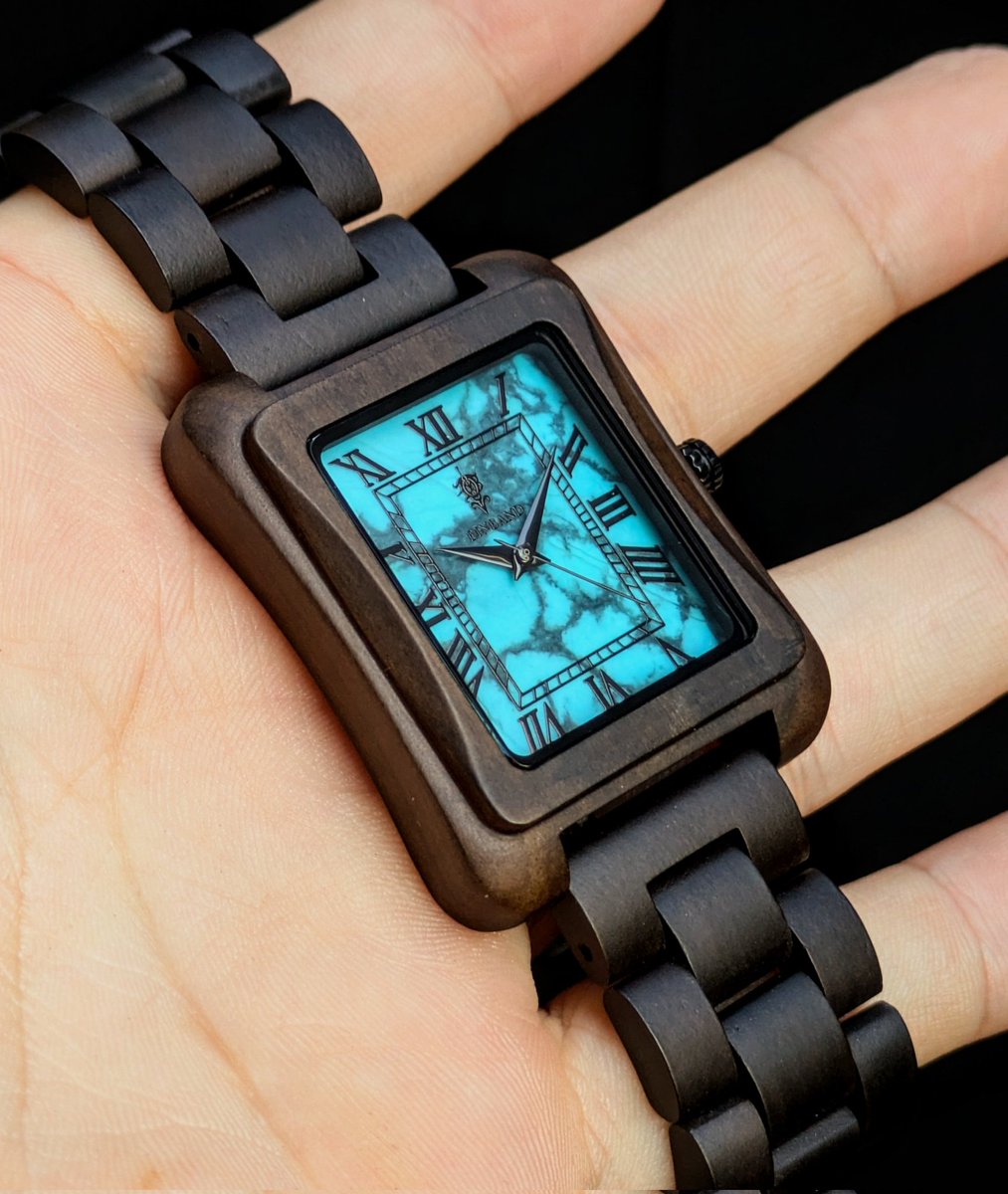 einband_taka's tweet photo. ⌚2025年最初のプレゼント企画です🎁
サンプルで製作した天然石ターコイズ文字盤のスクエアウッドウォッチ⌚
・当選者様1名のみ 

【参加方法】 
① @einband_taka をフォロー 
②この投稿をいいね＆RT 
応募締切 1月11日(土) 23:59まで
 ↓注意事項🙏 https://t.co/XHxYgEu5OX