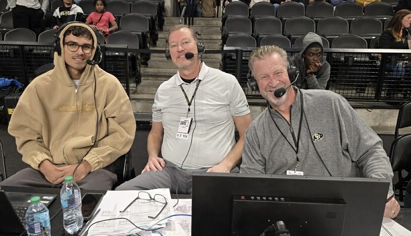 MJBuffsVoice's tweet photo. Look who joined us courtside here in Orlando! @OrlandoMagic forward & former @CUBuffsMBB standout, Tristan da Silva! @CURadioNetwork @KOAColorado 🦬🦬🦬👀🏀 #GoBuffs #NBABuffs https://t.co/jY6ZBhDKr8