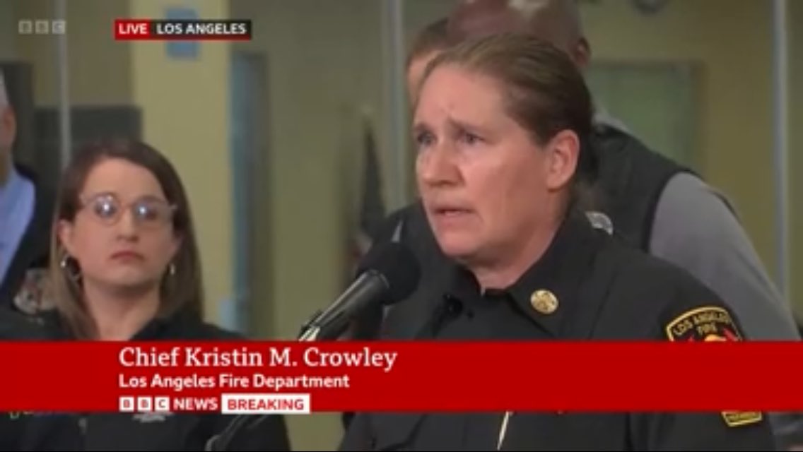 Another brush fire , now in the Hollywood Hills , Rustic Canyon says chief Kristin Cowley LA Fire dept #LosAngelesFire